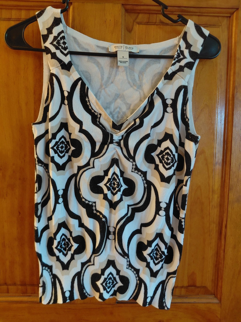 White House Black Market Black & White Printed V-Neck Tank Top